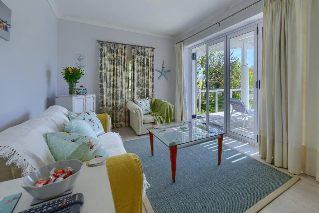 With A View For Two In Sunny Cove Apartment
