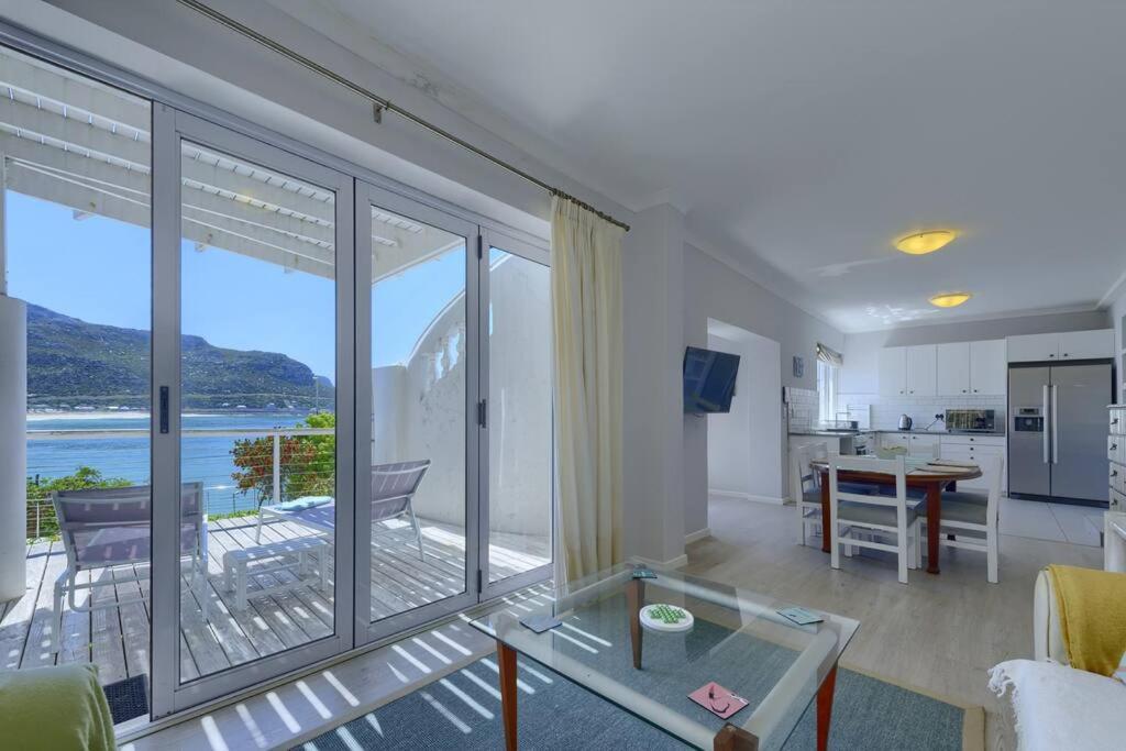 Apartment With A View For Two In Sunny Cove