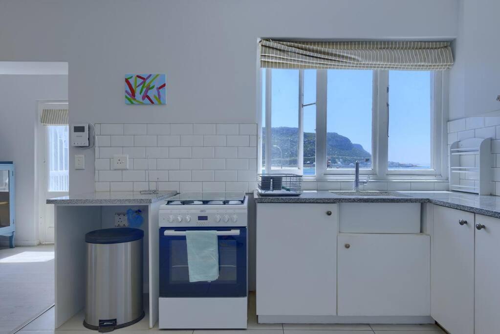 With A View For Two In Sunny Cove Apartment