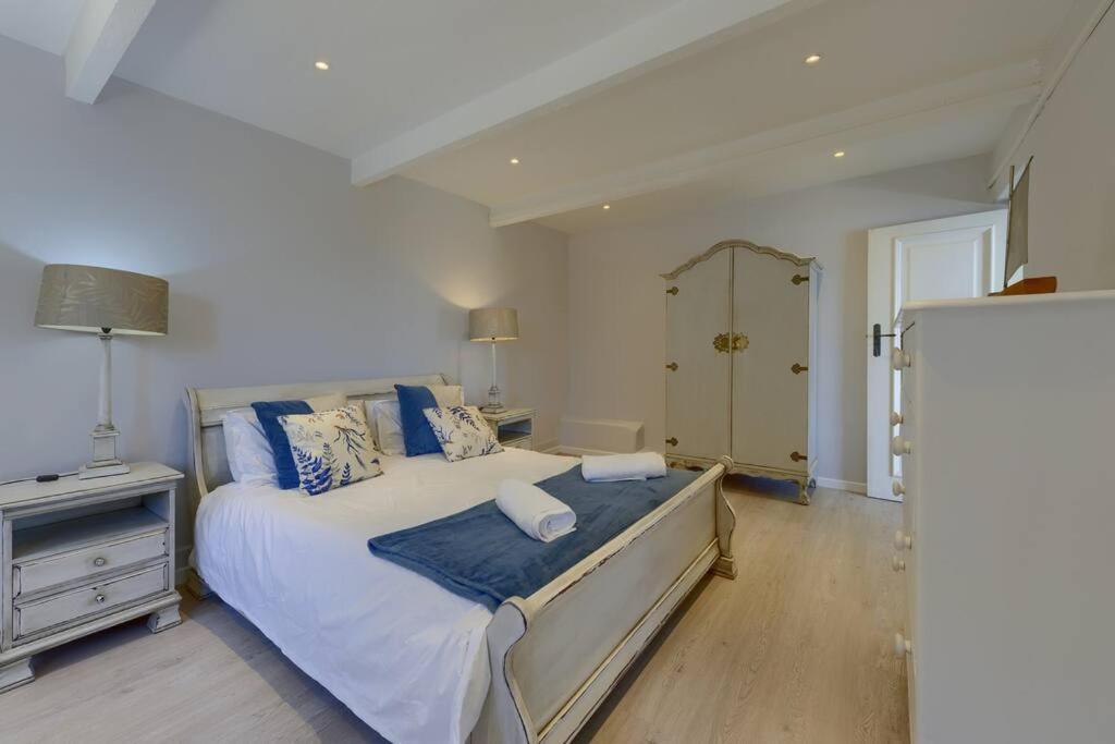 Apartment With A View For Two In Sunny Cove